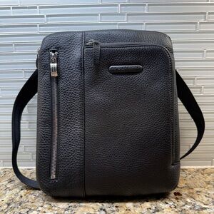 PIQUADRO Modus Black Square Men’s  - Crossbody Italian Designed. Excellent Cond.